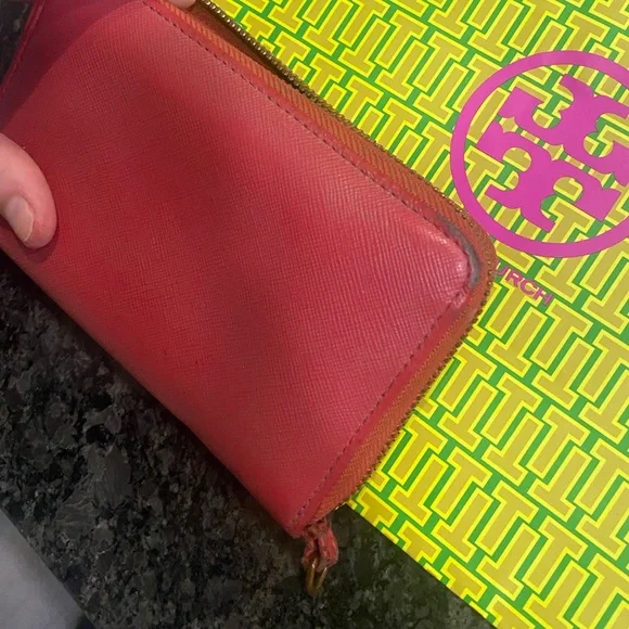 Rare Vintage Pink Tory Burch Robinson Wallet with Gold Emblem✨ - Picture 6 of 8